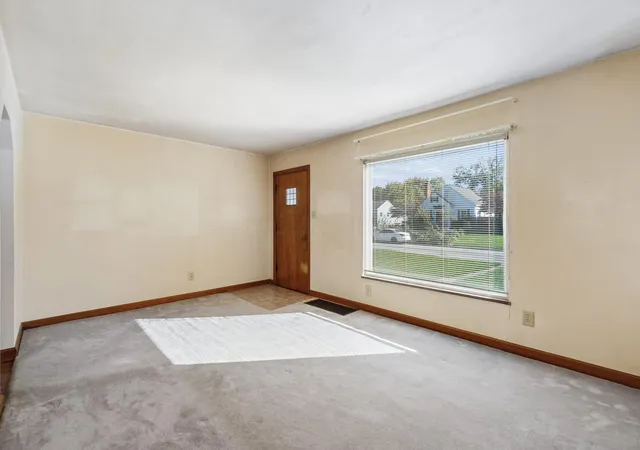 Photo 3 of Single family home for sale at 156 E Jeffrey Pl, Columbus, OH 43214 | MLS# 226039845 | Listing updated on 2026-10-27