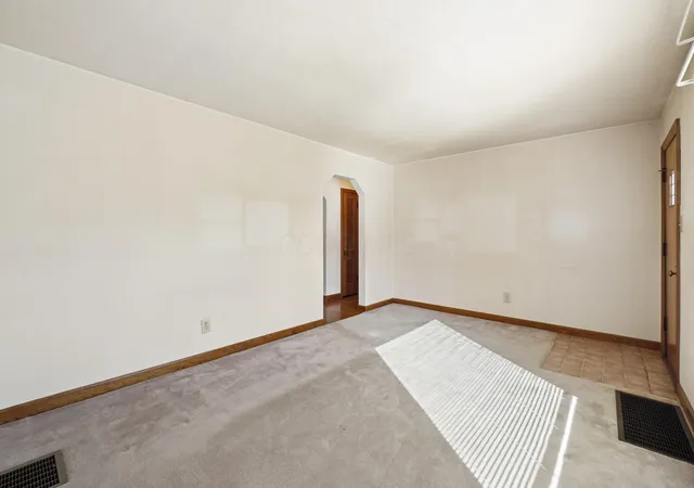 Photo 4 of Single family home for sale at 156 E Jeffrey Pl, Columbus, OH 43214 | MLS# 226039845 | Listing updated on 2026-10-27