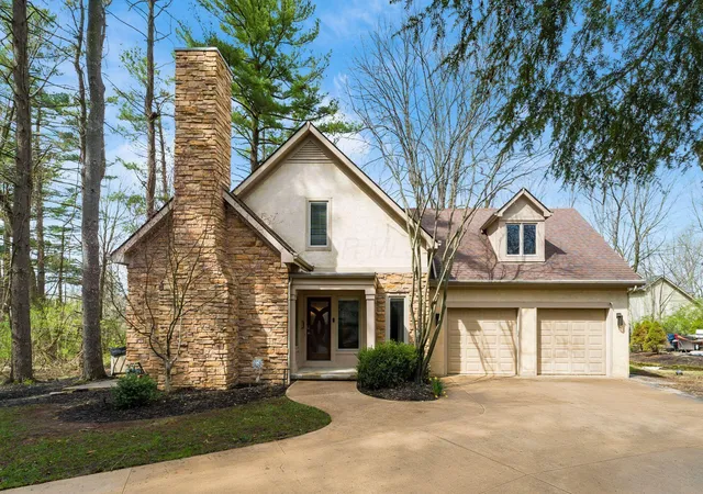 Photo 1 of Single family home for sale at 586 Pinegrove Pl, Columbus, OH 43230 | MLS# 226038971 | Listing updated on 2026-10-26