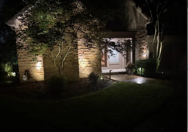 Photo 4 of Single family home for sale at 586 Pinegrove Pl, Columbus, OH 43230 | MLS# 226038971 | Listing updated on 2026-10-26