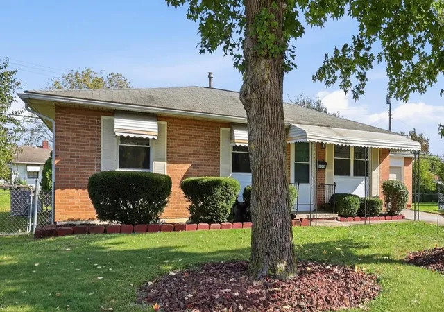 Photo 3 of Single family home for sale at 2896 Nuway Rd, Columbus, OH 43207 | MLS# 226038883 | Listing updated on 2026-10-22