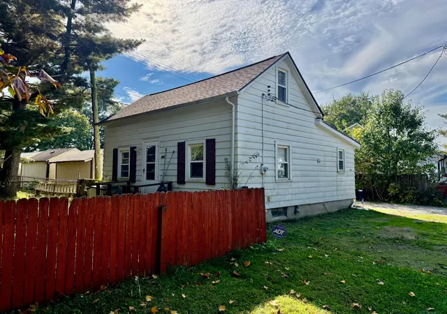 Photo 3 of Single family home for sale at 367 Canal St, Groveport, OH 43125 | MLS# 226038825 | Listing updated on 2026-10-19