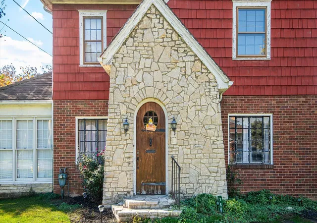 Photo 3 of Single family home for sale at 2605 Dresden Rd, Zanesville, OH 43701 | MLS# 226040535 | Listing updated on 2026-10-26