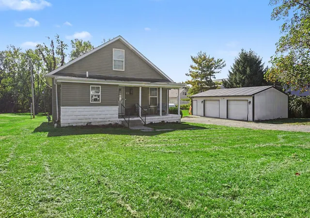 Photo 3 of Single family home for sale at 464 W 5th Street, Chillicothe, OH 45601 | MLS# 226038909 | Listing updated on 2026-10-25