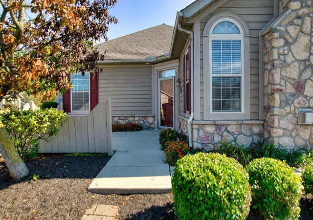 Listing Photo 2 - Condo for sale in building located at 1515 Ctr Park Dr, Marion, OH 43302