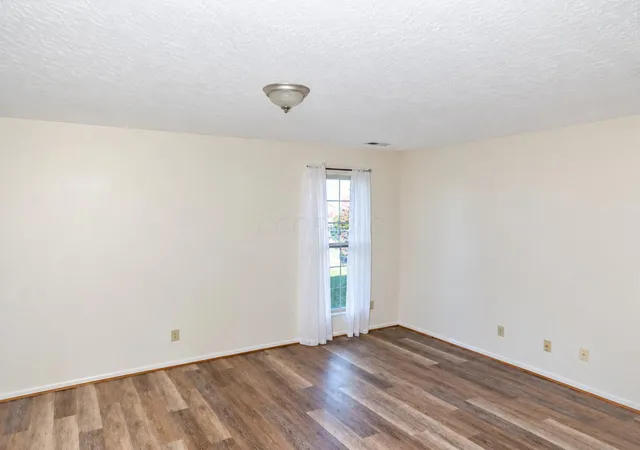 Photo 4 of Sale Pending at 1054 Esther Dr, Columbus, OH 43207 | MLS# 226038886 | Listing updated on 2026-10-26