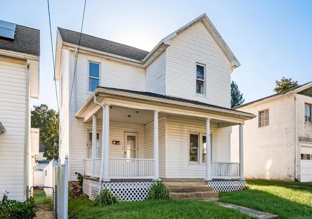 Photo 4 of Single family home for sale at 40 James St, Roseville, OH 43777 | MLS# 226038968 | Listing updated on 2026-10-13