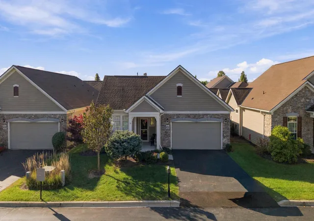 Listing Photo 3 - Condo for sale in building located at 71 Courtyard Xing Dr, Powell, OH 43065