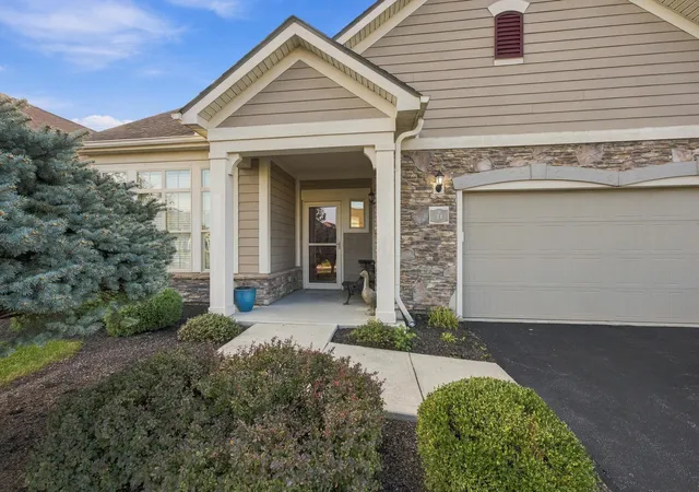 Listing Photo 4 - Condo for sale in building located at 71 Courtyard Xing Dr, Powell, OH 43065