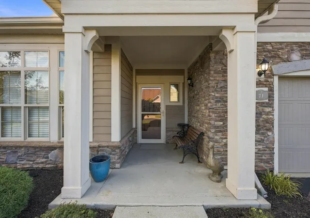 Listing Photo 5 - Condo for sale in building located at 71 Courtyard Xing Dr, Powell, OH 43065