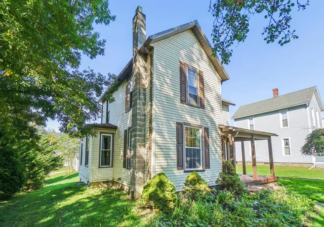 Photo 2 of Single family home for sale at 39 S Main St, Thornville, OH 43076 | MLS# 226039155 | Listing updated on 2026-10-30