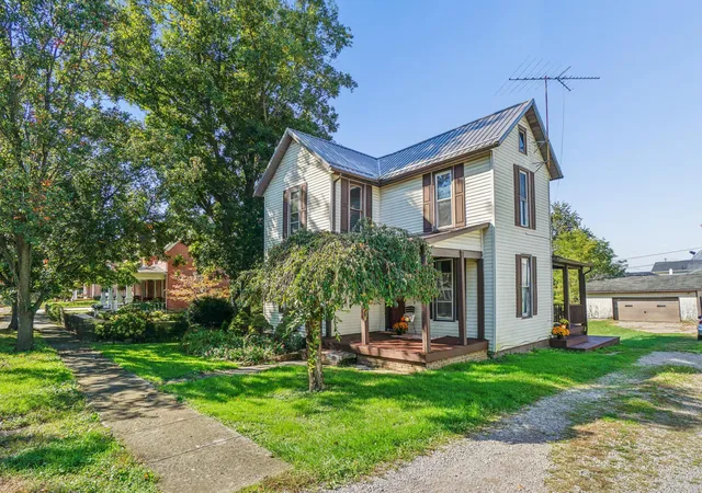 Photo 3 of Single family home for sale at 39 S Main St, Thornville, OH 43076 | MLS# 226039155 | Listing updated on 2026-10-30