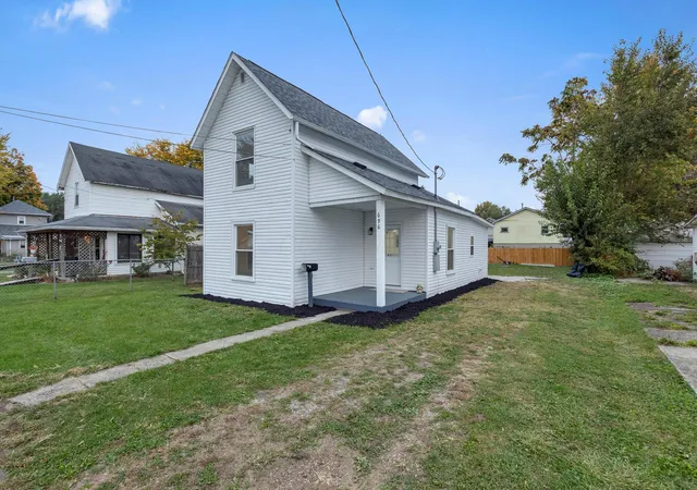 Photo 2 of Single family home for sale at 696 Florence St, Marion, OH 43302 | MLS# 226039194 | Listing updated on 2026-10-28
