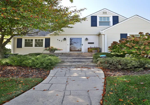 Photo 2 of Single family home for sale at 487 Demorest Rd, Columbus, OH 43204 | MLS# 226039029 | Listing updated on 2026-10-18