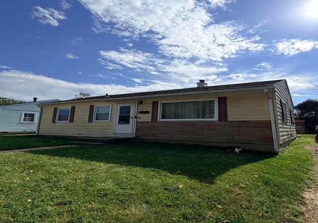 Photo 1 of Sale Pending at 2809 Lowman St, Springfield, OH 45505 | MLS# 226039004 | Listing updated on 2026-10-17