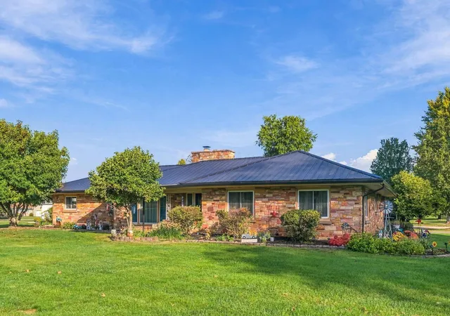 Photo 2 of Single family home for sale at 1033 Uhler Rd, Marion, OH 43302 | MLS# 226039402 | Listing updated on 2026-10-29