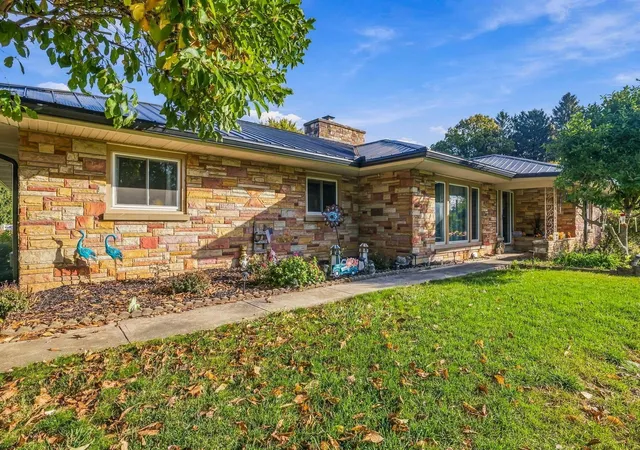 Photo 3 of Single family home for sale at 1033 Uhler Rd, Marion, OH 43302 | MLS# 226039402 | Listing updated on 2026-10-29