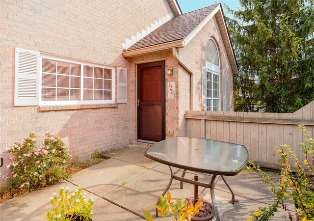 Listing Photo 4 - Condo for sale in building located at 1281 Amberlea Dr W, Columbus, OH 43230 - Unit #7