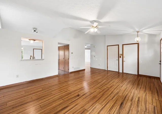 Photo 3 of Single family home for sale at 3552 Vintage Woods Dr, Hilliard, OH 43026 | MLS# 226039487 | Listing updated on 2026-10-25