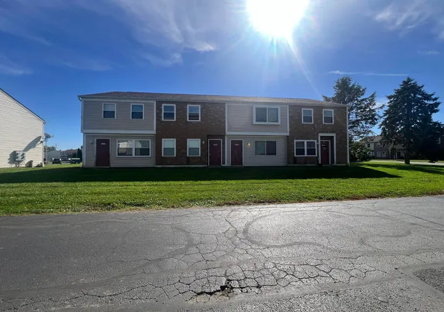 Photo 2 of Townhouse for sale at 1551-1557 Worthington Row Dr, Columbus, OH 43235 | MLS# 226039335 | Listing updated on 2026-10-16