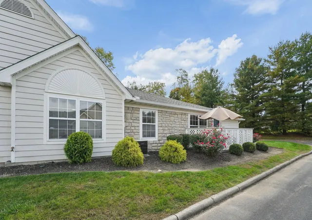 Listing Photo 1 - Condo for sale in building located at 185 Groveport Pike, Canal Winchester, OH 43110 - Unit #14D
