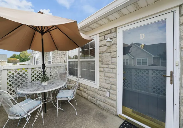 Listing Photo 5 - Condo for sale in building located at 185 Groveport Pike, Canal Winchester, OH 43110 - Unit #14D