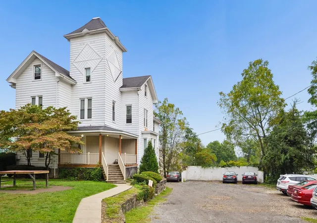 Photo 4 of House for sale at 725 Bryson St, Youngstown, OH 44502 | MLS# 226039100 | Listing updated on 2026-10-14