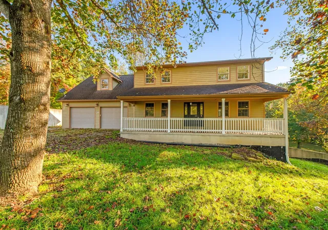 Photo 4 of Single family home for sale at 360 Savilla Dr, Waverly, OH 45690 | MLS# 226039132 | Listing updated on 2026-10-21