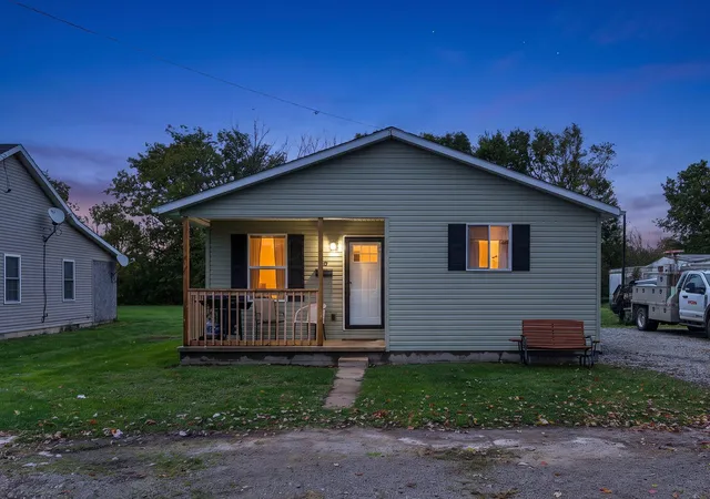 Photo 1 of Single family home for sale at 20 Vine St, Jeffersonville, OH 43128 | MLS# 226039140 | Listing updated on 2026-10-20