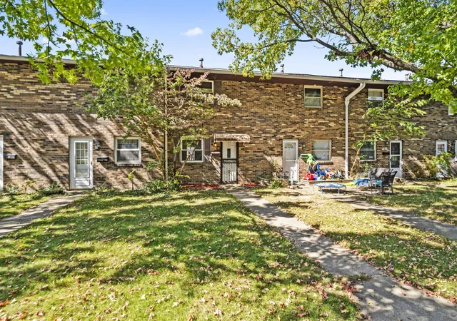 Listing Photo 3 - Condo for sale in building located at 2370 Woodbrook Cir S, Columbus, OH 43223 - Unit #Unit C