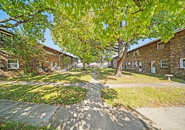 Listing Photo 4 - Condo for sale in building located at 2370 Woodbrook Cir S, Columbus, OH 43223 - Unit #Unit C