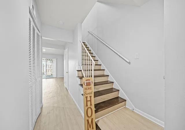 Listing Photo 5 - Condo for sale in building located at 2370 Woodbrook Cir S, Columbus, OH 43223 - Unit #Unit C