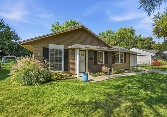 Photo 3 of Single family home for sale at 3255 Erter Dr, Springfield, OH 45503 | MLS# 226039386 | Listing updated on 2026-10-24