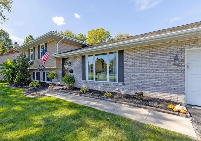 Photo 1 of Sale Pending at 811 Laura Dr, Marion, OH 43302 | MLS# 226039268 | Listing updated on 2026-10-17