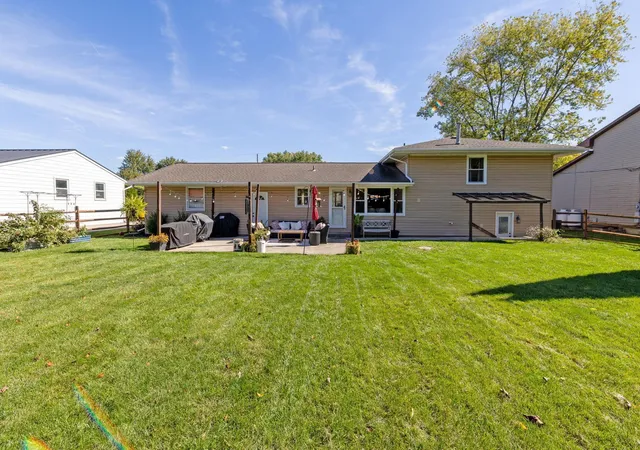 Photo 3 of Sale Pending at 811 Laura Dr, Marion, OH 43302 | MLS# 226039268 | Listing updated on 2026-10-17