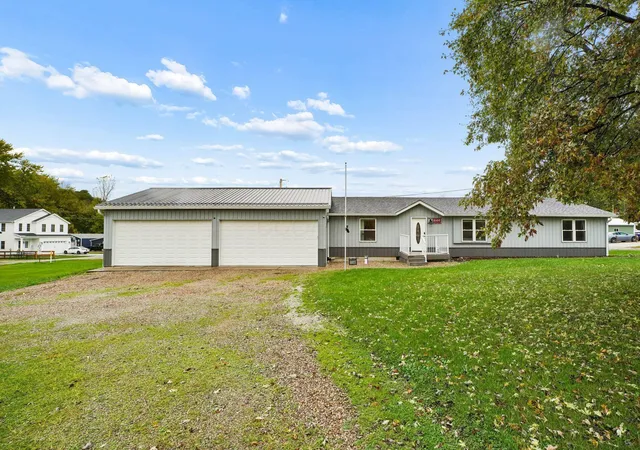 Photo 3 of Single family home for sale at 5102 Fairfield Beach Rd NE, Thornville, OH 43076 | MLS# 226039639 | Listing updated on 2026-10-23