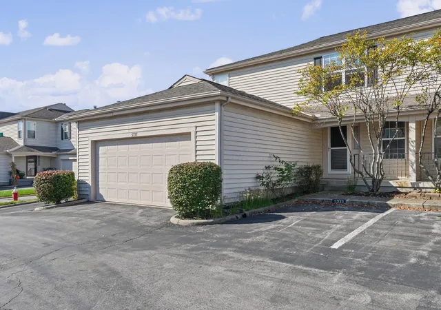 Listing Photo 2 - Condo for sale in building located at 5333 Nectar Ln, Columbus, OH 43235 - Unit #94B