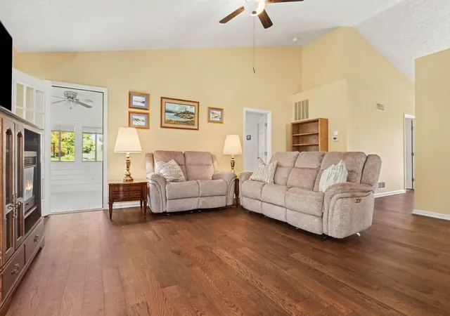 Listing Photo 4 - Condo for sale in building located at 2581 Pisces Ct, Dublin, OH 43016