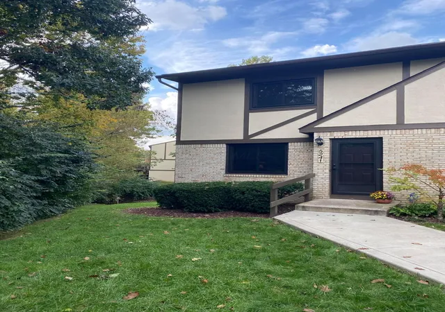 Listing Photo 1 - Condo for sale in building located at 5241 Wood Run Blvd, Columbus, OH 43220 - Unit #85