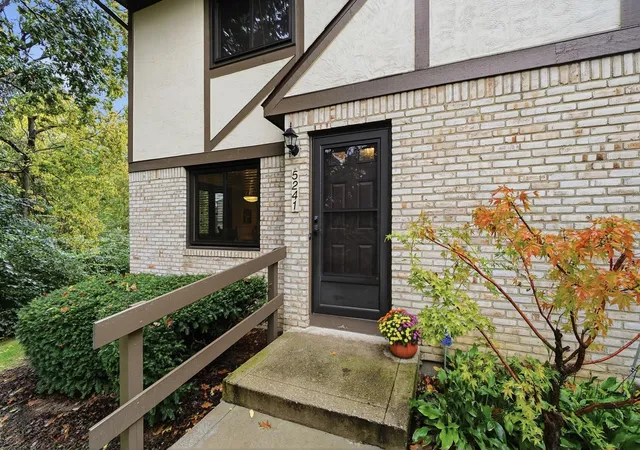 Listing Photo 4 - Condo for sale in building located at 5241 Wood Run Blvd, Columbus, OH 43220 - Unit #85