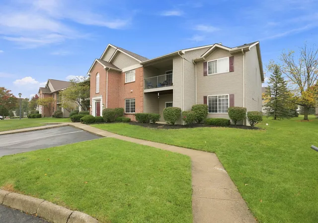 Listing Photo 2 - Condo for sale in building located at 1870 Berrancher Dr, Columbus, OH 43228