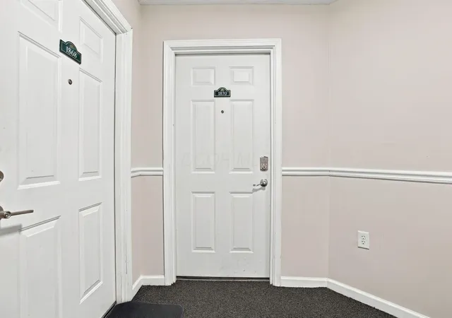 Listing Photo 4 - Condo for sale in building located at 1870 Berrancher Dr, Columbus, OH 43228