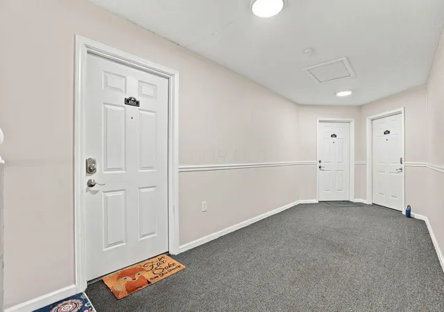 Listing Photo 5 - Condo for sale in building located at 1870 Berrancher Dr, Columbus, OH 43228