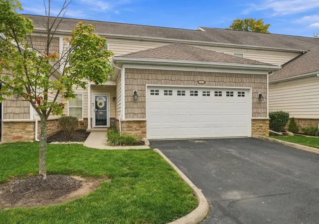 Listing Photo 2 - Condo for sale in building located at 6293 Albany Bend Dr, Westerville, OH 43081 - Unit #6293