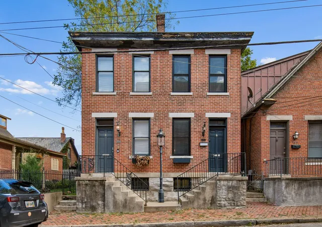Listing Photo 2 - Condo for sale in building located at 582 S Pearl St, Columbus, OH 43215