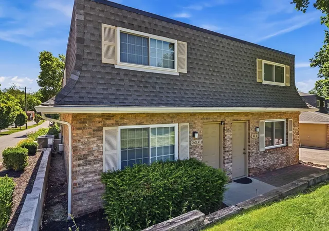 Listing Photo 3 - Condo for sale in building located at 1407 Missouri Ave, Delaware, OH 43015