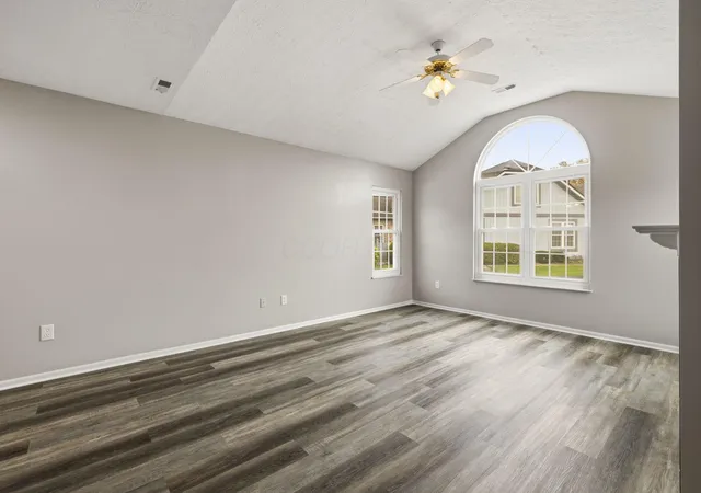 Listing Photo 4 - Condo for sale in building located at 3823 Mill Stream Dr, Hilliard, OH 43026 - Unit #21