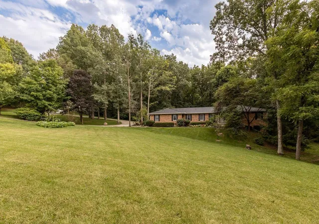 Photo 2 of Single family home for sale at 2895 Franchel Ct NW, Lancaster, OH 43130 | MLS# 226039278 | Listing updated on 2026-10-26