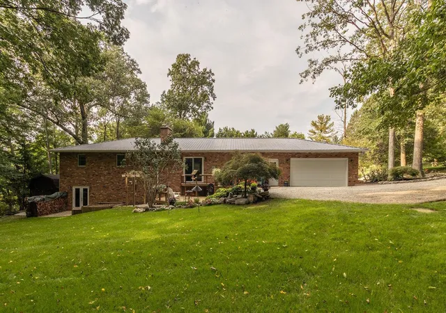 Photo 3 of Single family home for sale at 2895 Franchel Ct NW, Lancaster, OH 43130 | MLS# 226039278 | Listing updated on 2026-10-26