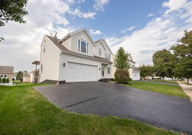 Photo 1 of Single family home for sale at 510 Yale Cir, Pickerington, OH 43147 | MLS# 226039288 | Listing updated on 2026-10-29